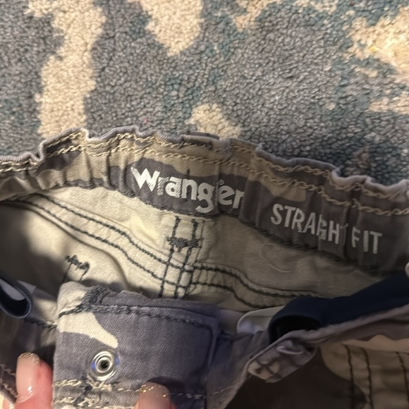 Boy Wrangler Camo cargo shorts size 5 - Picture 3 of 4